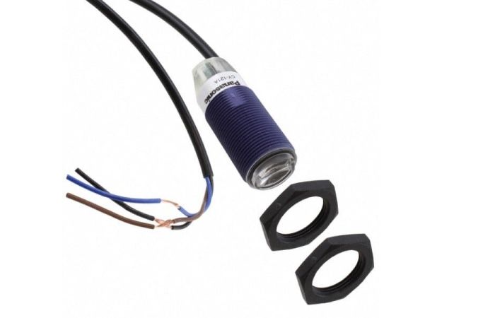 Czujnik refleksyny ( od lusterka ) w obudowie M18, zasięg 4m, Light-On, PNP, kabel 2m | CY-192A-P-Y Panasonic
