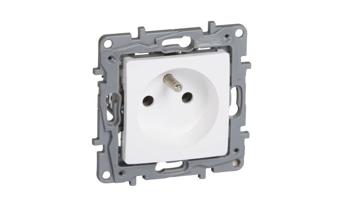 Gniazdo 2p+z 16A zaciski śrubowe białe Niloe/Niloe Selection | 764540 Legrand